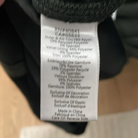 Aventura Women’s Full Zip Forest Green Jacket.  Mid length. Lightweight yet warm - Picture 5 of 7